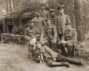 Grupo de soldados alemanes con un perro de Photographer German