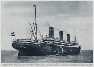 Imperator, transatlántico construido para la Línea Alemana de Hamburgo América en 1913, utilizado por los Aliados para transportar tropas americanas de regreso a los Estados Unidos después del final de la Primera Guerra Mundial (foto en b/n) de Photographer German