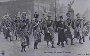 Kaiser Wilhelm II de Alemania y sus seis hijos en uniforme militar de Photographer German