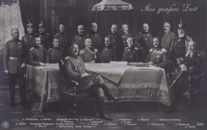 Kaiser Wilhelm II de Alemania con altos comandantes militares alemanes (foto en b/n)