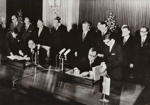 El 26 de mayo de 1972 se firmó el Tratado de Tráfico, el primer tratado estatal entre la República Democrática Alemana y la República Federal de Alemania, en la capital de la RDA, Berlín de Photographer German