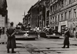 Provocaciones particularmente graves comenzaron entre el 24 y el 28 de octubre de 1961 cuando soldados estadounidenses fuertemente armados, apoyados por tanques, violaron repetidamente la frontera estatal de la República Democrática Alemana de Photographer German
