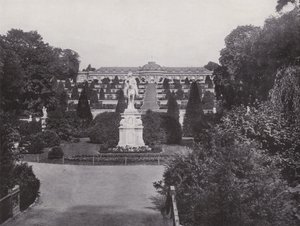 Potsdam, Monumento a Federico el Grande y Vista del Palacio Sanssouci de Photographer German
