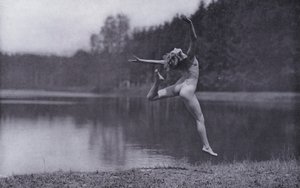 El cuerpo bello, cultura física para mujeres (foto b/n) de Photographer German