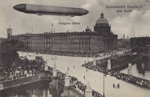 Zeppelin LZ III volando sobre el Palacio de la Ciudad, Berlín
