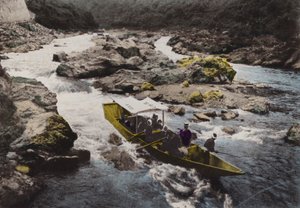 Japón, c.1912: Arashiyama, al pie de los rápidos de Hozu, conocido por su paisaje en todo el imperio, cerca de Kioto