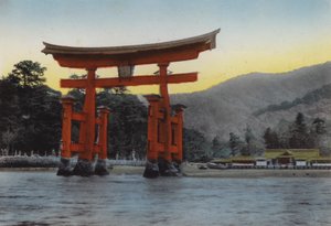 Japón, c.1912: La isla sagrada, Miyajima, en el mar interior, una de las tres escenas más notables de Japón; El templo fue erigido aquí por Kiyomori en el siglo XII