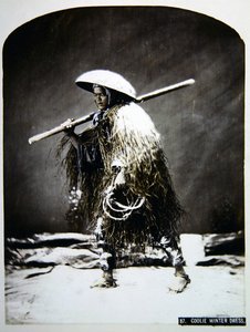 Portero japonés con su ropa de invierno, c.1900 de Photographer Japanese