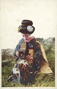 Mujer japonesa con traje tradicional
