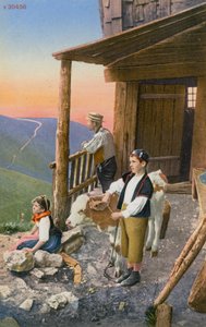 Padre y dos hijos junto a su cabaña en los Alpes suizos. Postal enviada en 1913. de Photographer Swiss