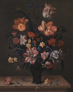 Tulipanes y otras flores en una habitación de Pictufy