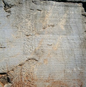 Muro con inscripciones cerca del Templo de Apolo, Delfos (Lista del Patrimonio Mundial de la Unesco) de Blaise Nicolas Le Sueur