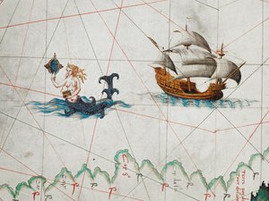 Un detalle de una sirena admirándose en un espejo y un barco al este en el Océano Austral, de un mapa del mundo, 