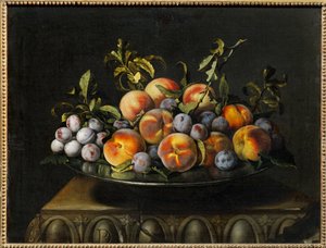 Ciruelas pasas y melocotones en plato - Ciruelas pasas y melocotones en plato ...