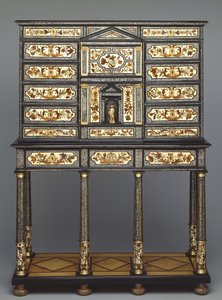 Gabinete sobre soporte