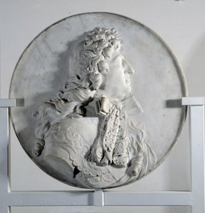 Bajorrelieve que representa a Luis XIV (1638-1715) en medallón de Pierre Puget