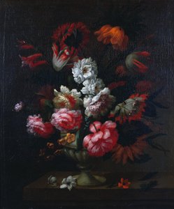 Bodegón de flores en una urna