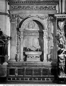Monumento a Antonio Roselli de Pietro Lombardo