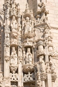Detalle del portal sur de Portuguese School