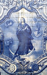 (detalle) Panel decorativo que muestra a la Virgen María aplastando a la serpiente, Lamego, Portugal. 1738 de Portuguese School
