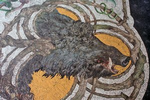 Piso que representa un jabalí de Portuguese School