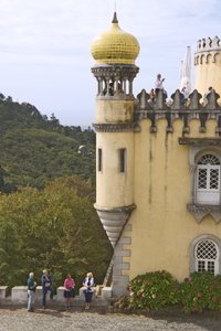 Vista de una torreta con cúpula de Portuguese School