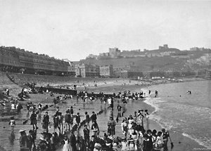 Dover: El castillo y la playa, c1896 de Poulton and Co