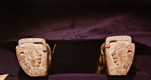 Detalle de un yugo usado en juegos de pelota ceremoniales, Veracruz de Pre Columbian Pre Columbian