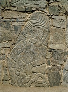 Muro con relieve de un guerrero de Pre Columbian Pre Columbian