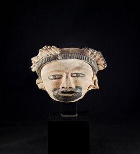 Estatuilla de cabeza / México, cultura Totanaque (terracota)