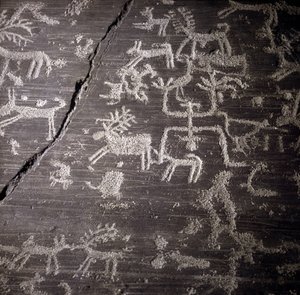 Civilización de los Camunni, Prehistoria, arte rupestre: roca funeraria, detalles de la gran roca de Naquane, en Valcamonica. Museo arqueológico de Milán