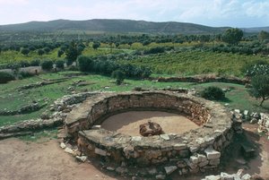 Italia, Región Cerdeña, Alguer, provincia de Sassari, complejo nurágico Palmavera, ruinas de la cabaña de reunión
