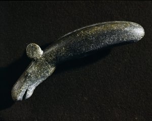 Prehistoria: herramienta de diorita en forma de alce. Edad de Piedra. Museo Sueco de Antigüedades Nacionales, Estocolmo, Suecia