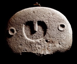 Arte prehistórico: escultura de la Edad del Hierro del sitio de Lunigiana cerca de La Spezia, Italia. 1100-800 a.C. La Spezia, Museo Comunale della Civilta Lunigiana de Prehistoric Prehistoric