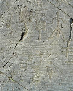 Prehistoria, civilización Camunni, arte rupestre: escenas de caza de ciervos y vida cotidiana en un pueblo de Prehistoric Prehistoric