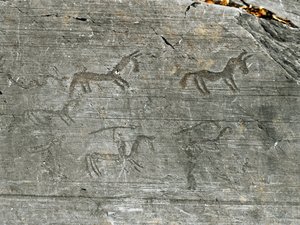 Prehistoria, civilización de los Camunni, arte rupestre: roca funeraria con escena de caza de Prehistoric Prehistoric
