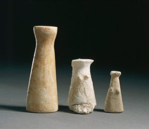 Prehistoria: ídolos femeninos del sitio de Los Millares (Almería). España Madrid, Museo Arqueológico Nacional