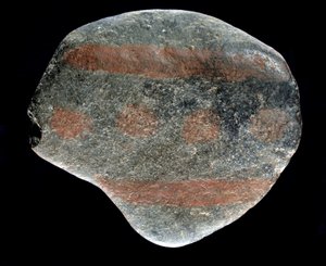 Prehistoria: guijarro pintado de la época aziliana. 9000 a.C. Saint-Germain-en-Laye, Museo Nacional de Arqueología de Prehistoric Prehistoric