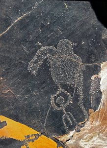 Prehistoria, arte rupestre: roca funeraria con una figura humana. Edad de Piedra 5000-2000 a.C. Taghit, Haut plateau du Hoggar (Ahaggar), Argelia
