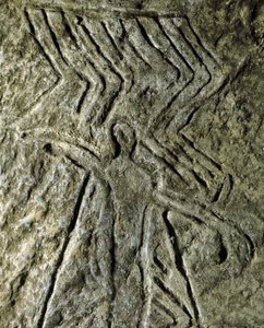 Prehistoria, arte rupestre: petroglifo (graffiti en piedra) de una representación de una figura humana. Neolítico, Edad de Piedra. (Azerbaiyán) Edad de Bronce. Bakú, Museo Estatal de Historia de la Religión de Azerbaiyán