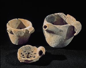 Prehistoria: varios accesorios de vajilla. Edad del Hierro. De Umbría. Perugia, Museo Archeologico Nazionale dell