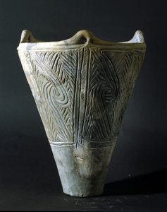 Vaso de terracota del período Jomon (período de prehistoria en Japón). Roma, Museo Nacional de Arte Oriental de Prehistoric Prehistoric