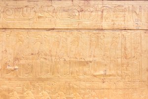 El relicario dorado exterior de la cámara funeraria de Tutankamón, Museo Egipcio, El Cairo, Egipto