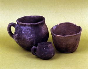 Vasija y recipientes de la población Hunseans de Lagozza (3100 a.C. - 2200 a.C.) del norte de Italia. Período neolítico.