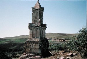 Monumento conocido como el Mausoleo de Atban