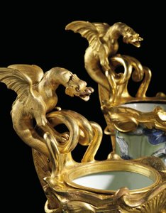 Un par de jarras de Luis XV, porcelana 1662-1722, monturas c.1745-49 de Qing Dynasty   Kangxi Period Chinese School