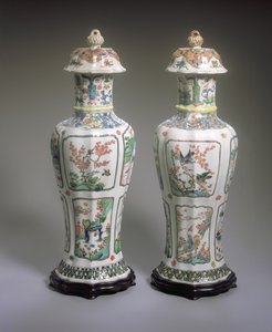 Par de jarrones y tapas de exportación china Famille Verte, período Kangxi (1662-1722) (porcelana) de Qing Dynasty Chinese School