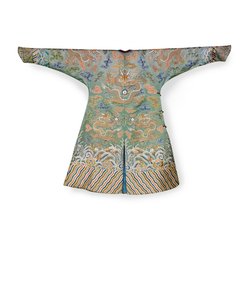 Vestido de corte de seda celadón para una princesa imperial, Jifu, China de Qing Dynasty Chinese School