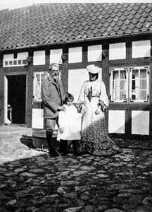 El profesor Tuxen y su familia, Skagen, Dinamarca, 1908 de Queen Alexandra