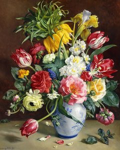 Tulipanes, rosas, narcisos y otras flores en un jarrón azul y blanco de R. Klausner